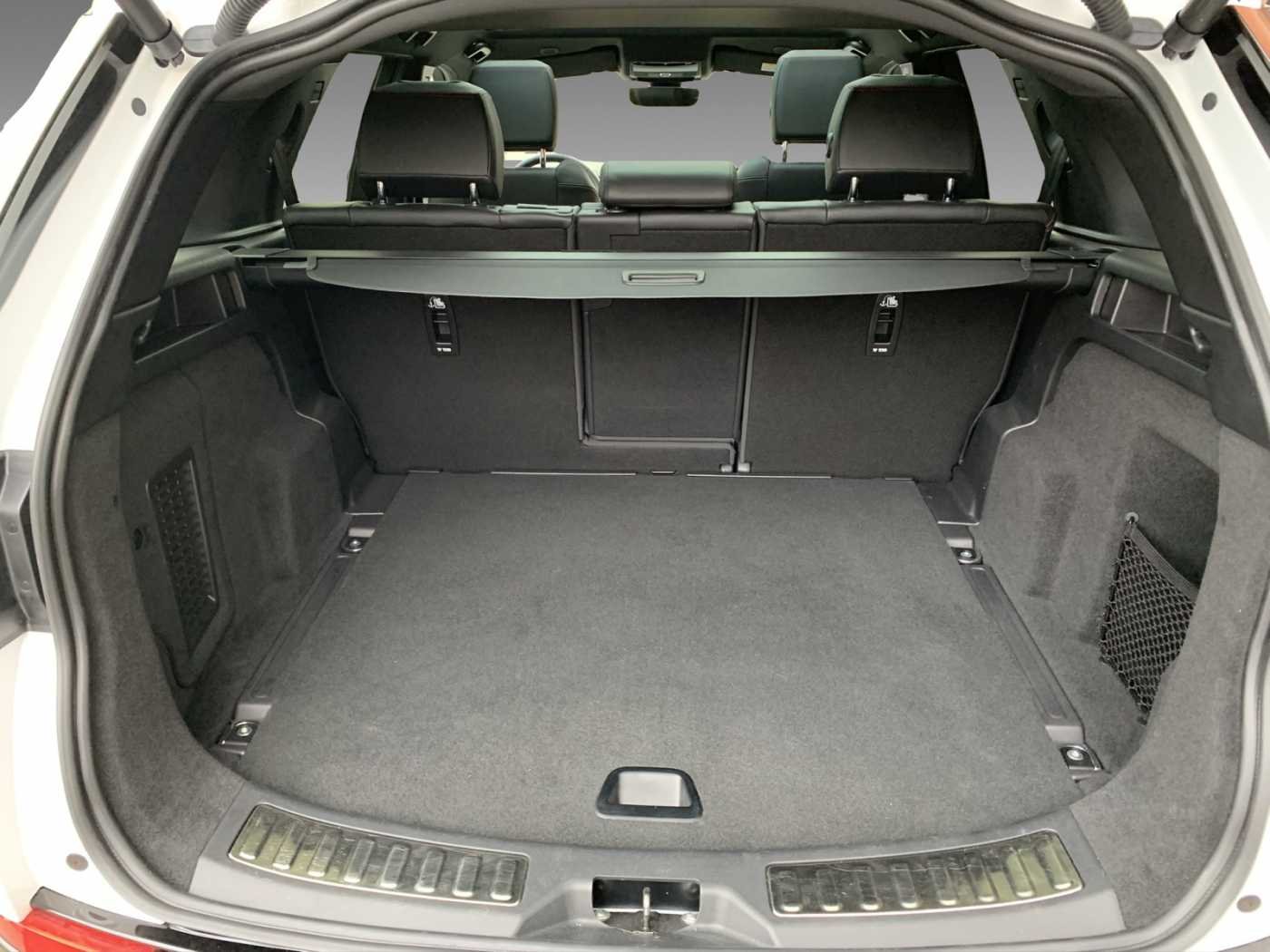 Land Rover Discovery Sport D200 R-Dynamic SE +WINTERPAKET +PANORAMADACH