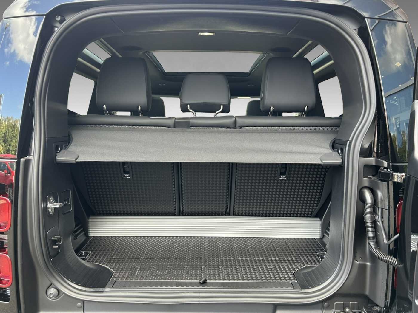 Land Rover Defender D250 90 X-Dynamic SE LUFTFAHRWERK AHK BLACK PACK PANORAMADACH