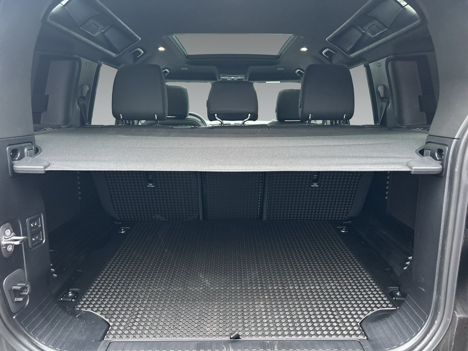 Land Rover Defender 110 D250 X-Dynamic SE+AHK+Winter-Paket