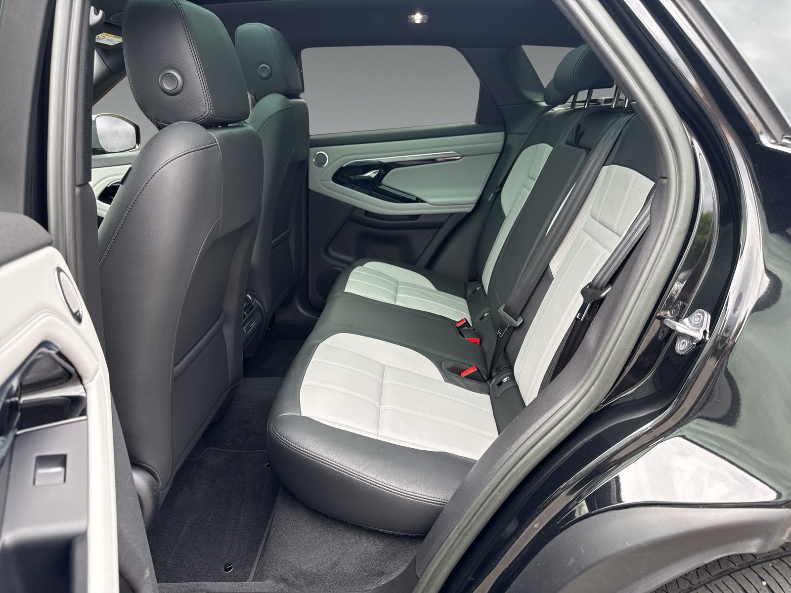 Land Rover Range Rover Evoque P300e R-Dynamic SE +Panoramadach