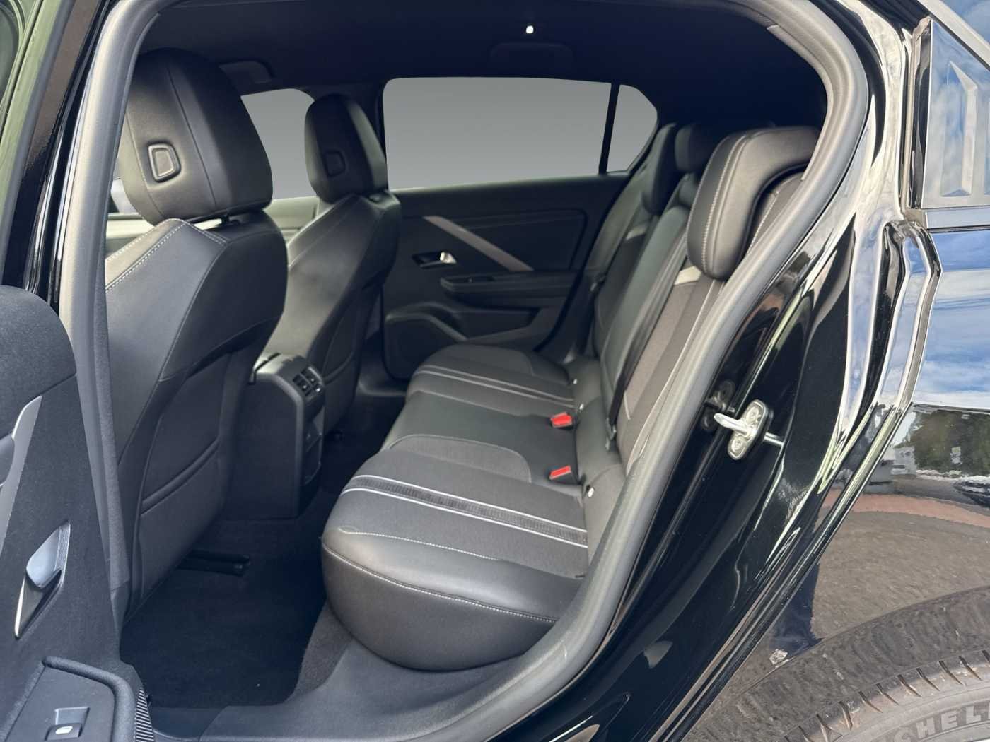 Opel Astra 1.2 GS + Navi+Keyless-Open&Start