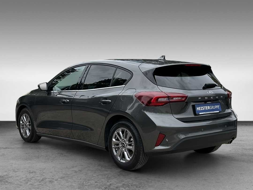 Ford Focus Titanium +Navi+Rückfahrkam.+LED