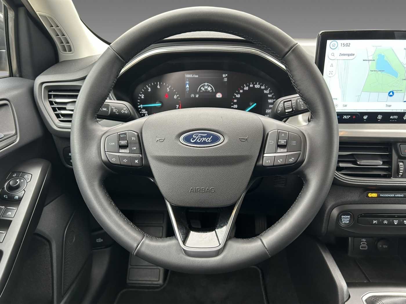 Ford Focus Titanium +Navi+Rückfahrkam.+LED