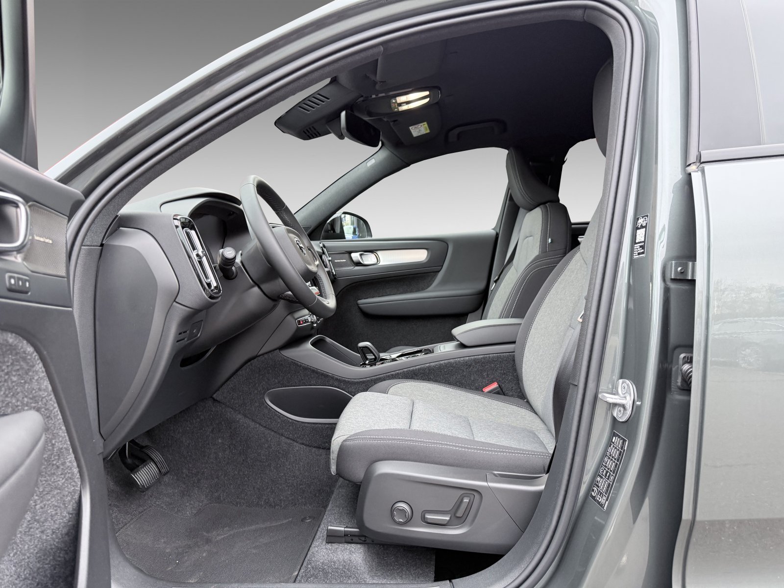 Volvo XC40 B3 Plus Dark+Pixel-LED+abged. Seitenscheiben+