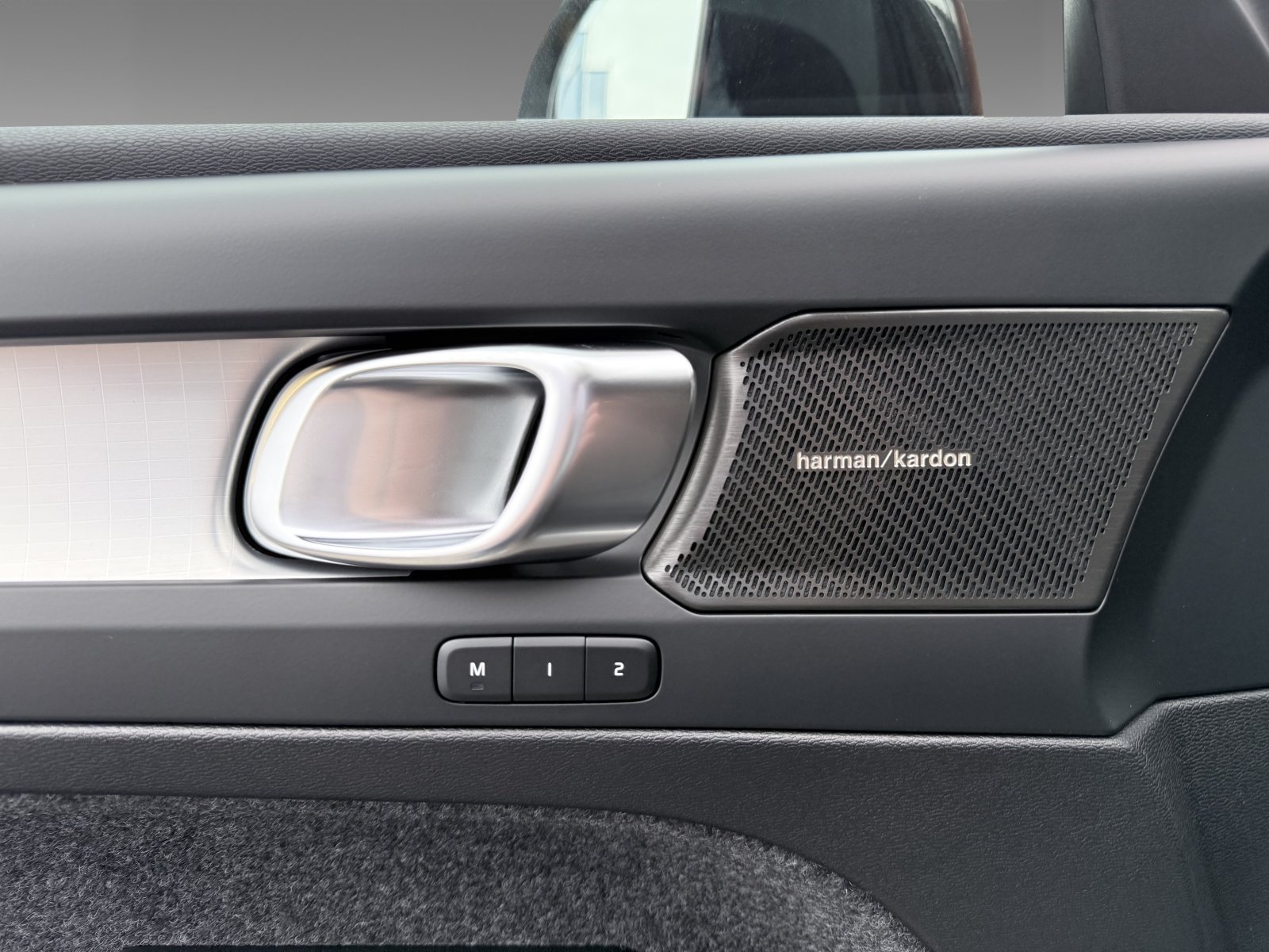 Volvo XC40 B3 Plus Dark+Pixel-LED+abged. Seitenscheiben+