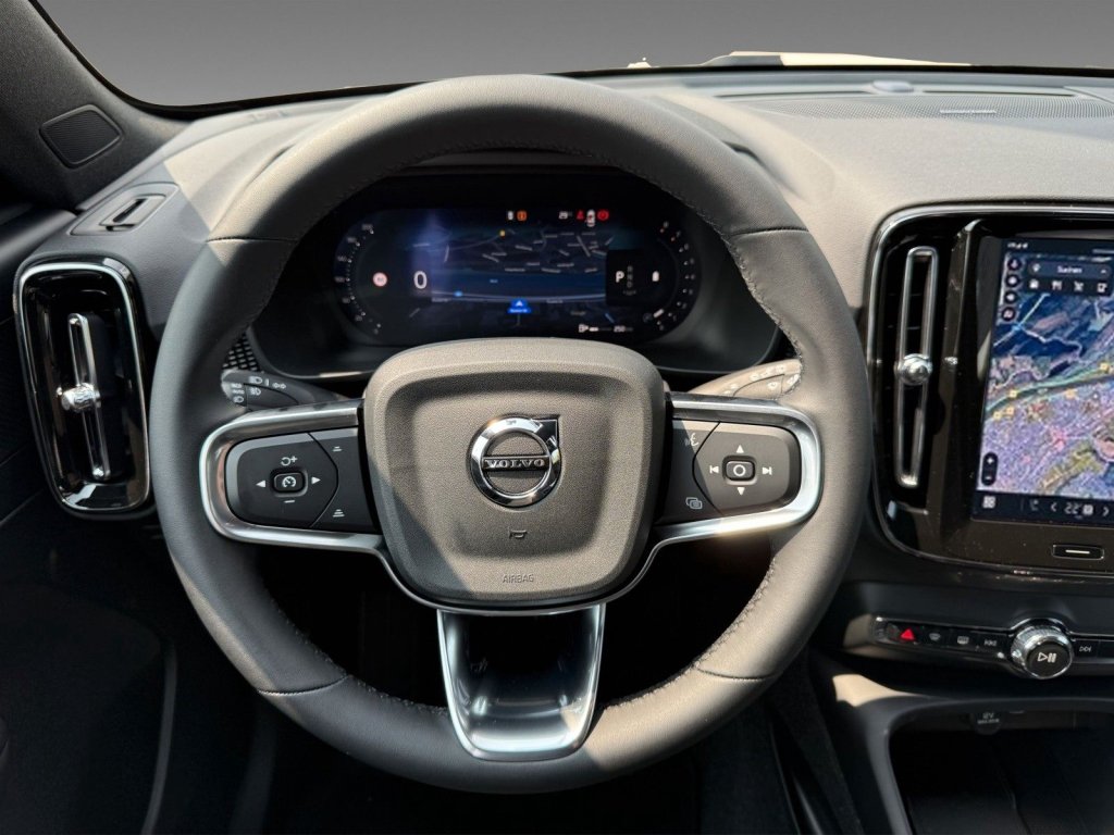 Volvo XC40 B3 Plus Black Edition+10.500€ Preisvorteil+FS-Heizung+ACC+HK+BLIS