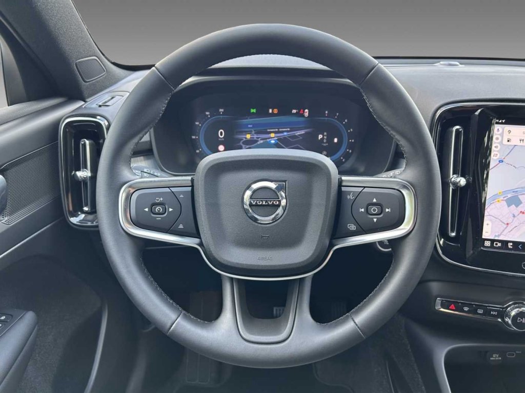 Volvo XC40 B3 Plus Black Edition+10.500€ Preisvorteil+FS-Heizung+ACC+HK+BLIS