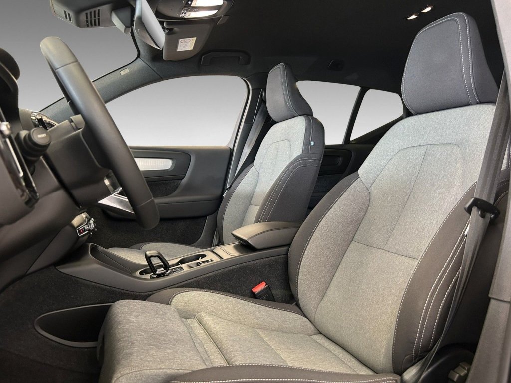 Volvo XC40 B4 Plus Black Edition+10.700€ Preisvorteil+FS-Heizung+ACC+HK+BLIS