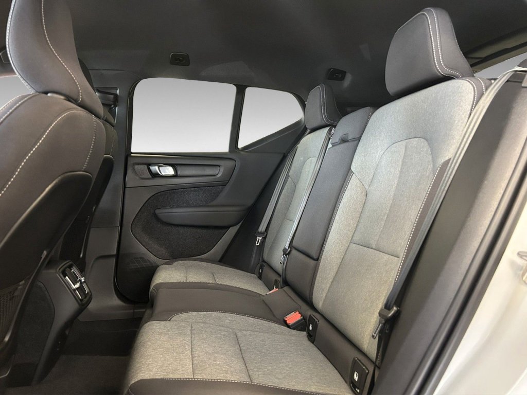Volvo XC40 B4 Plus Black Edition+10.700€ Preisvorteil+FS-Heizung+ACC+HK+BLIS