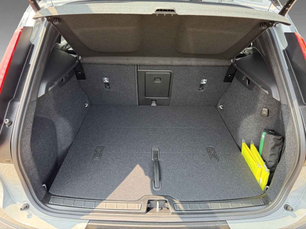 Volvo XC40 B4 Plus Black Edition+10.700€ Preisvorteil+FS-Heizung+ACC+HK+BLIS