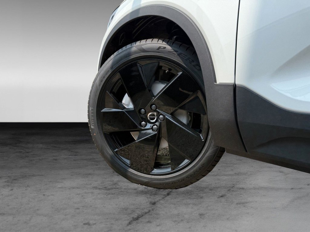 Volvo XC40 B3 Plus Black Edition+7.500€ Preisvorteil+FS-Heizung+ACC+HK+BLIS