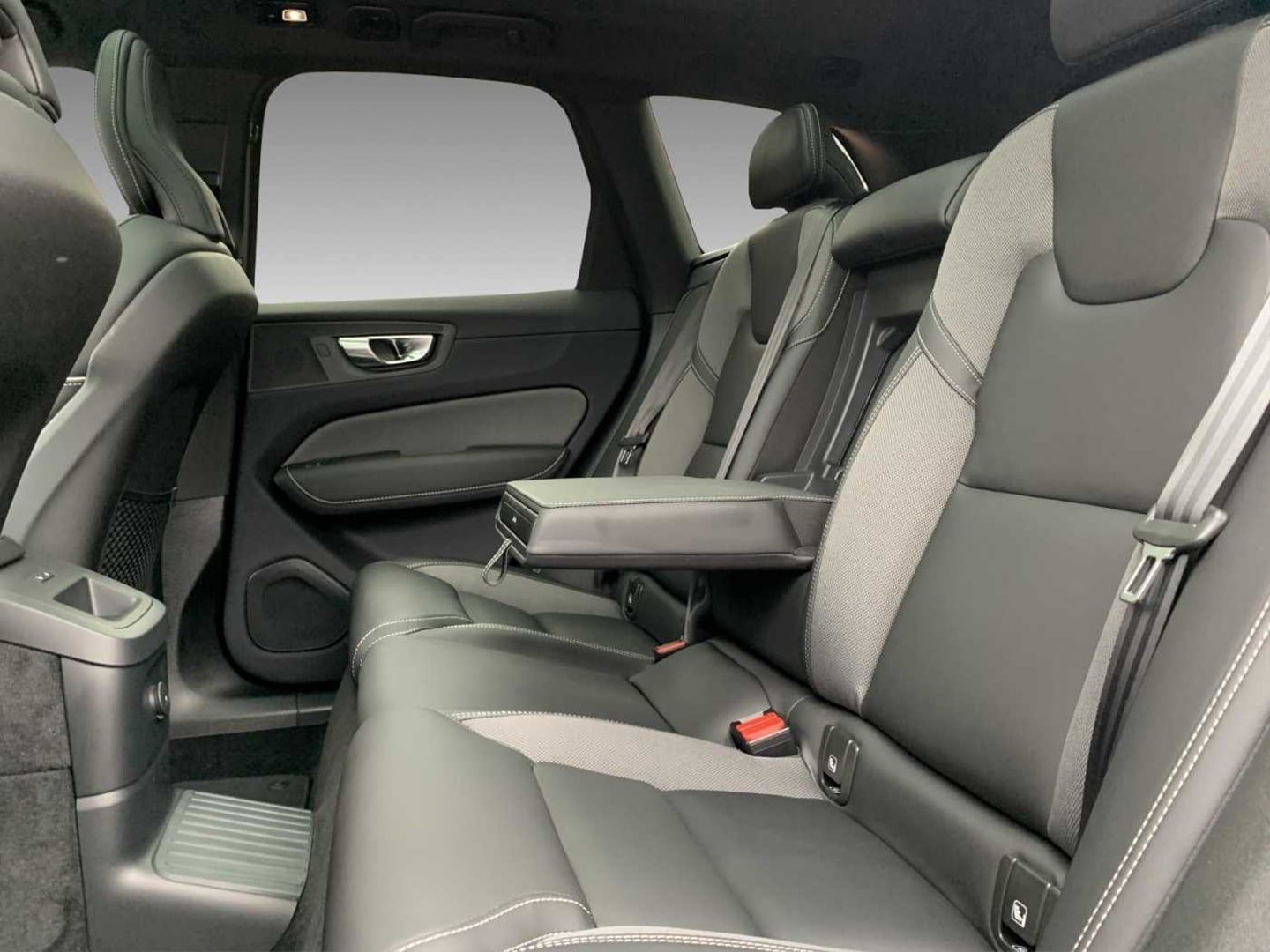 Volvo XC60 T6 Plus Black Edition+AHK+Licht-Paket+HK+Keyless