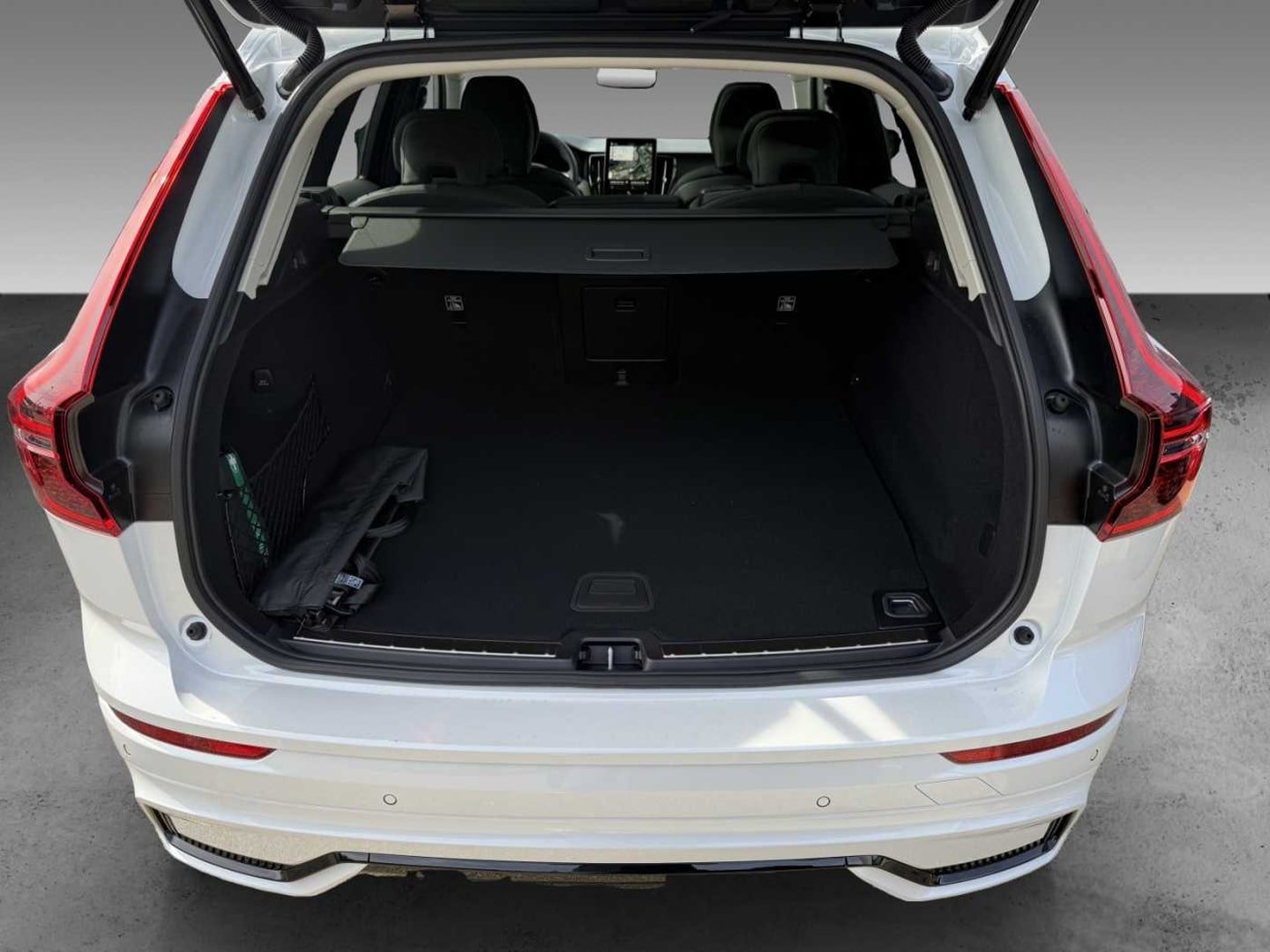 Volvo XC60 T6 Plus Black Edition+AHK+Licht-Paket+HK+Keyless