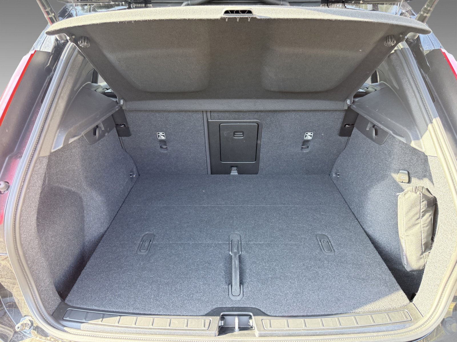 Volvo XC40 B3 Plus Black Edition+Business-Paket+BLIS+Pixel-LED