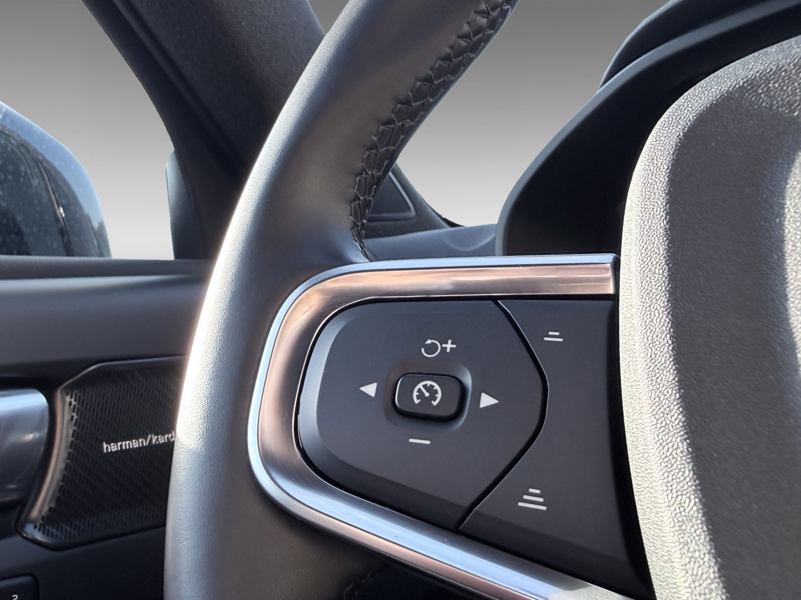 Volvo XC40 B3 Plus Black Edition+Business-Paket+BLIS+Pixel-LED