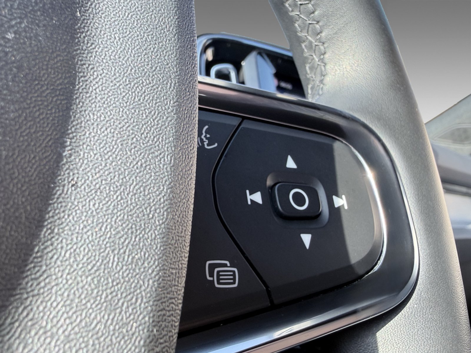 Volvo XC40 B3 Plus Black Edition+Business-Paket+BLIS+Pixel-LED
