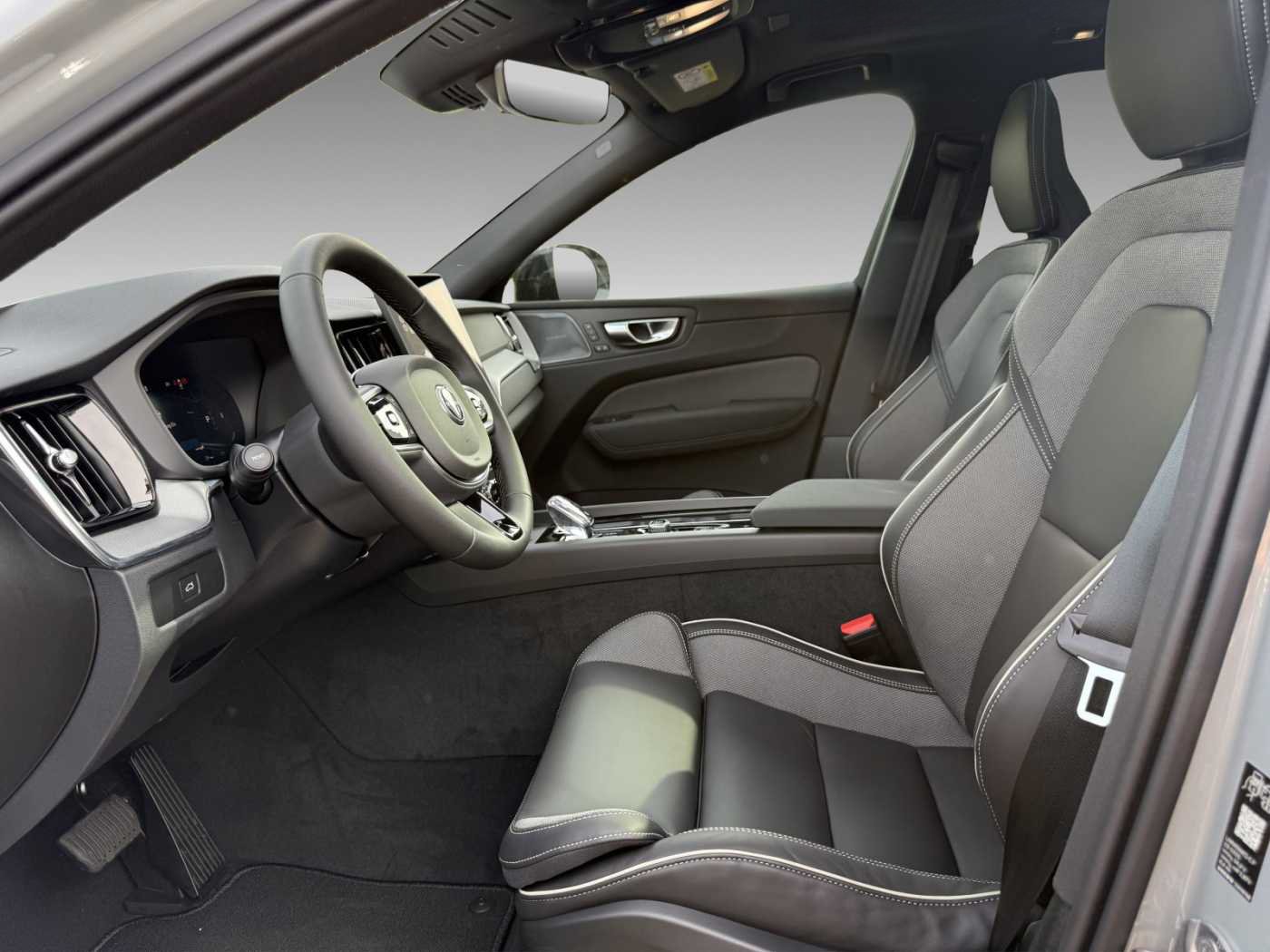 Volvo XC60 T8 Plus Black Edition+Licht-Paket+Keyless+Winter-Paket