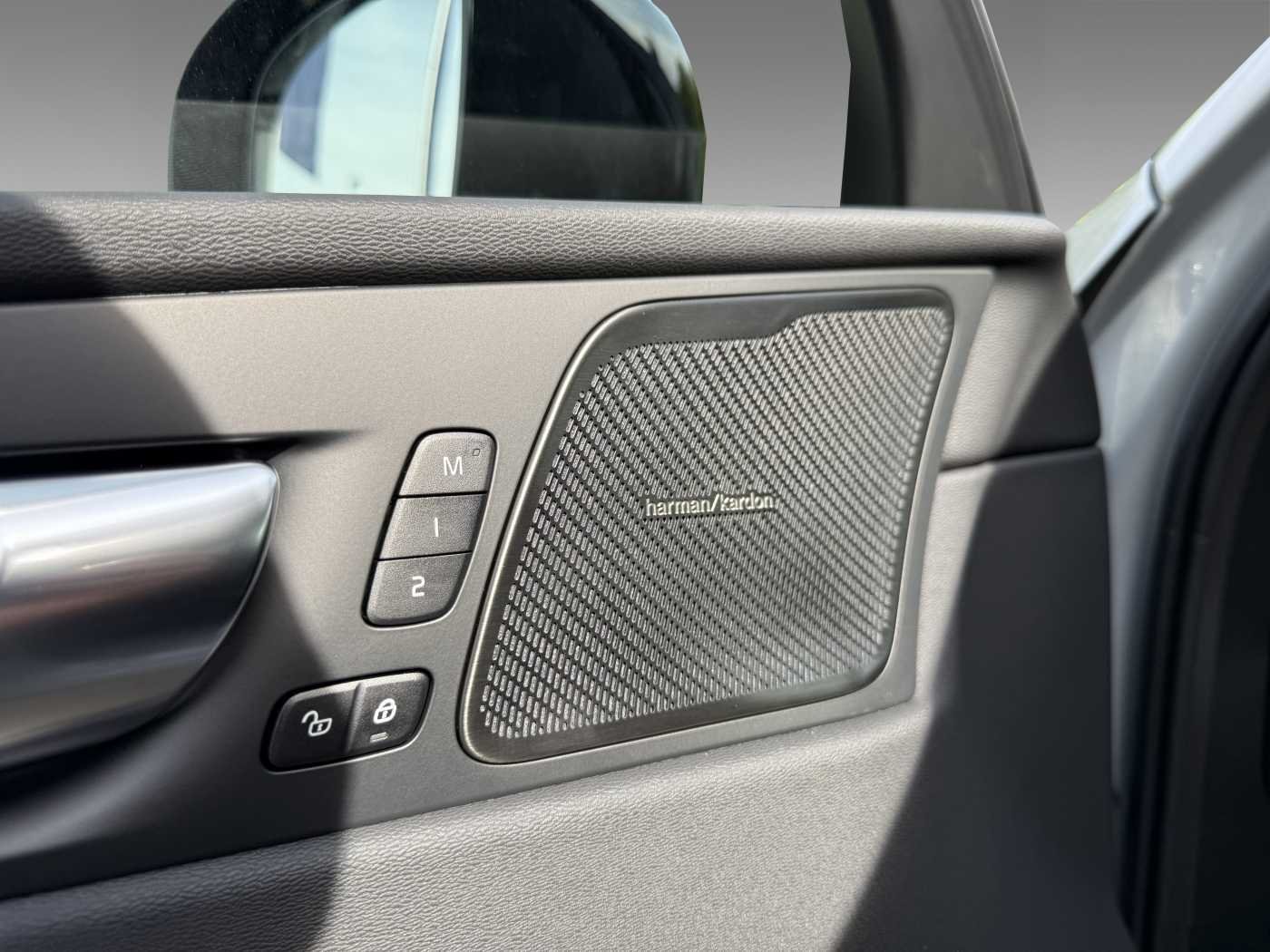 Volvo XC60 T8 Plus Black Edition+Licht-Paket+Keyless+Winter-Paket