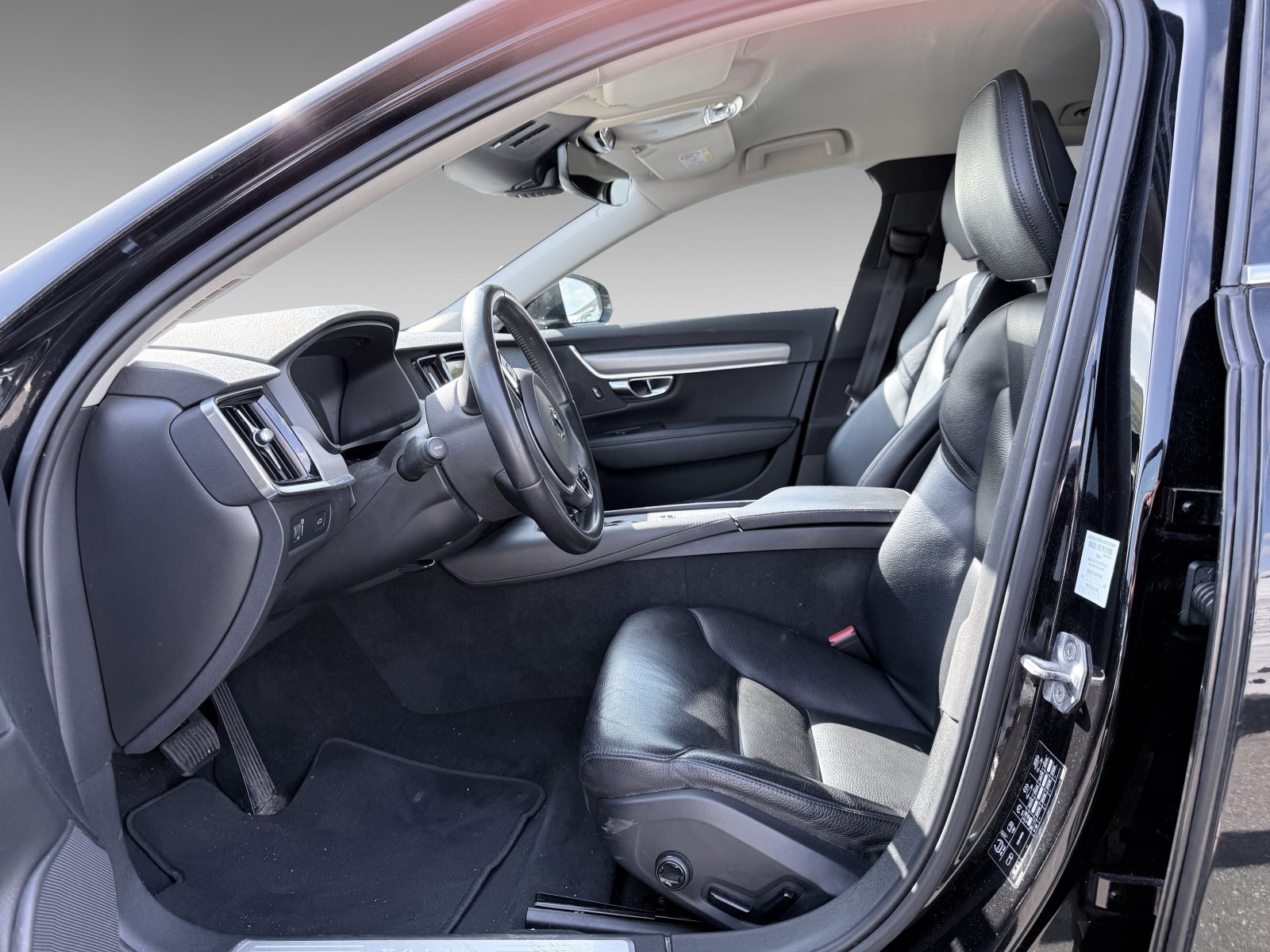Volvo V90 D4 Momentum+360°+CarPlay+Business-Paket