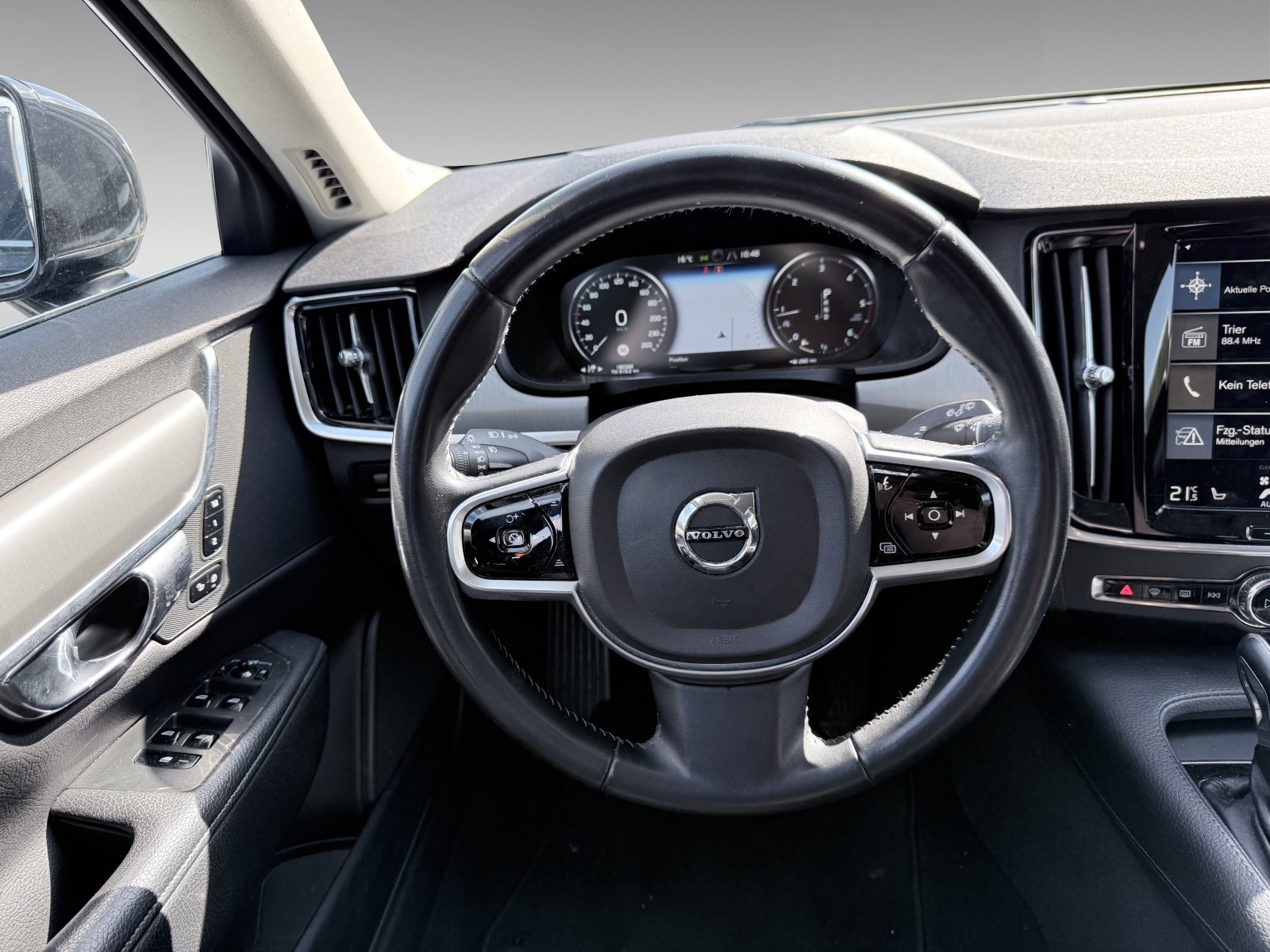 Volvo V90 D4 Momentum+360°+CarPlay+Business-Paket