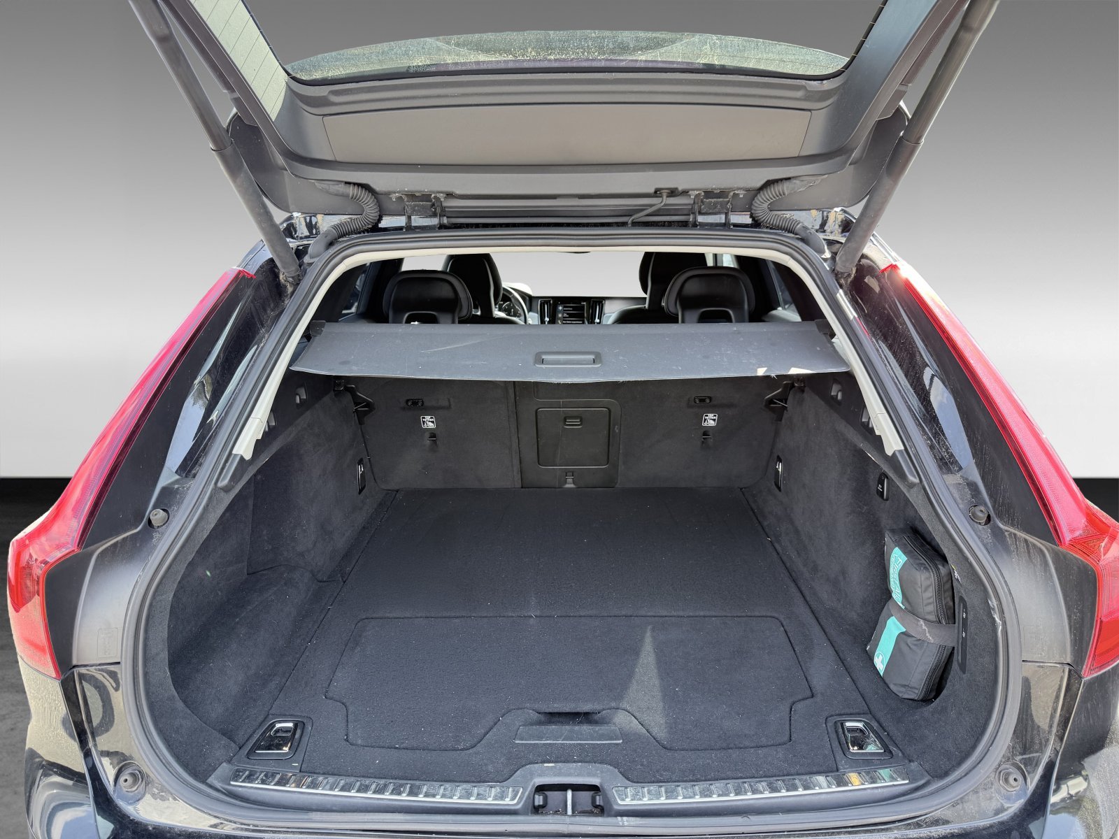 Volvo V90 D4 Momentum+360°+CarPlay+Business-Paket