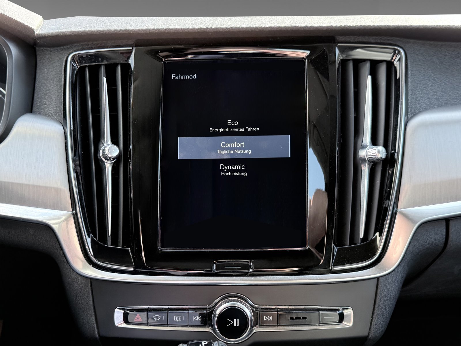 Volvo V90 D4 Momentum+360°+CarPlay+Business-Paket