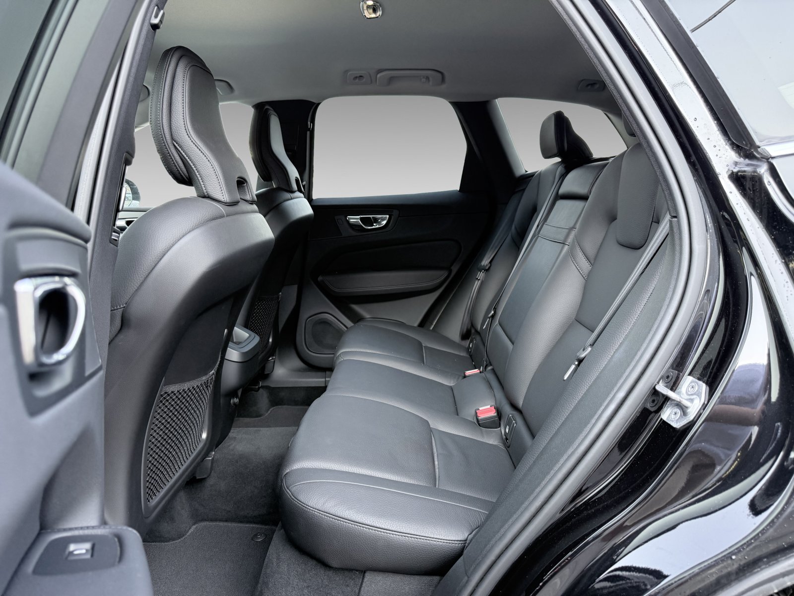 Volvo XC60 D5 Momentum+AHK+Business-Paket Pro+FS-Heizung+Winter