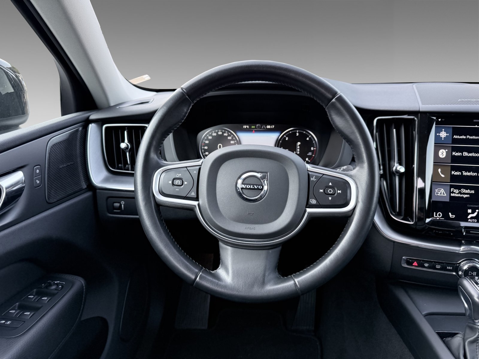 Volvo XC60 D5 Momentum+AHK+Business-Paket Pro+FS-Heizung+Winter