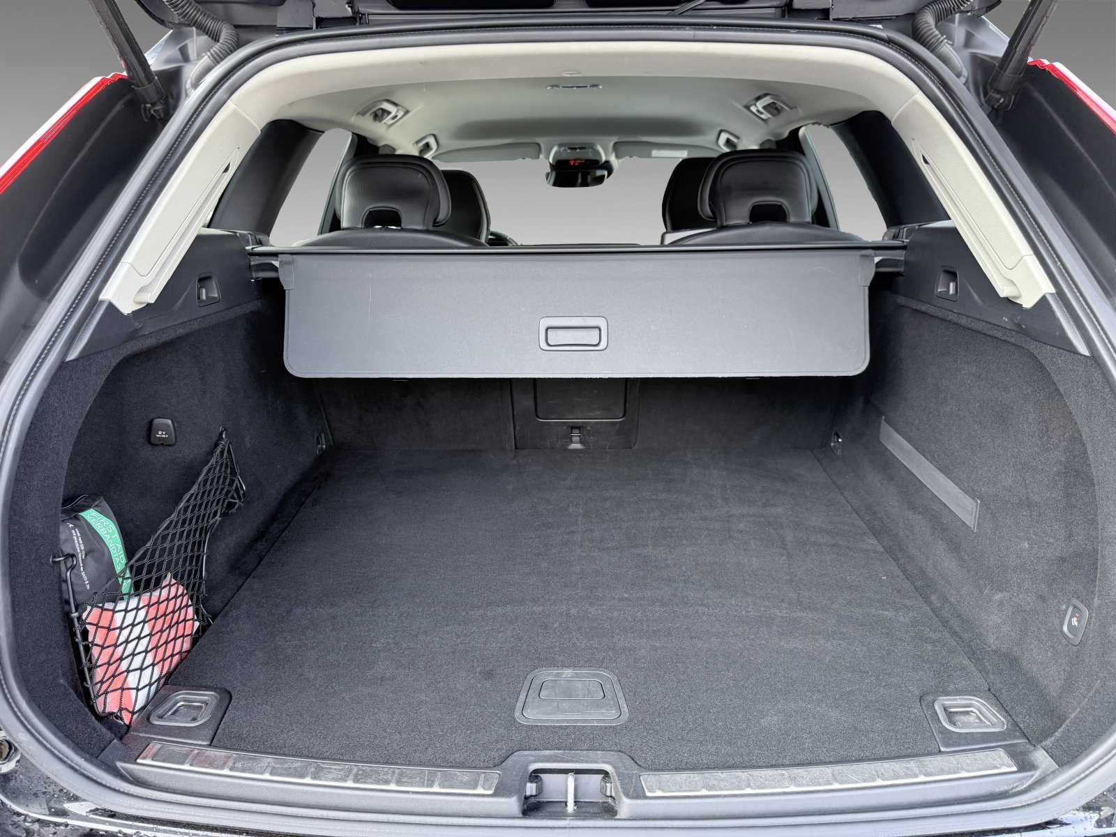 Volvo XC60 D5 Momentum+AHK+Business-Paket Pro+FS-Heizung+Winter