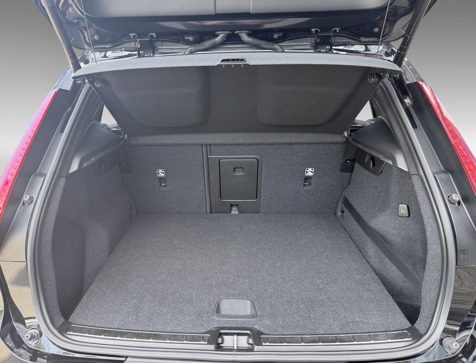 Volvo XC40 D4 R-Design+Business-Paket Pro+Licht-Paket