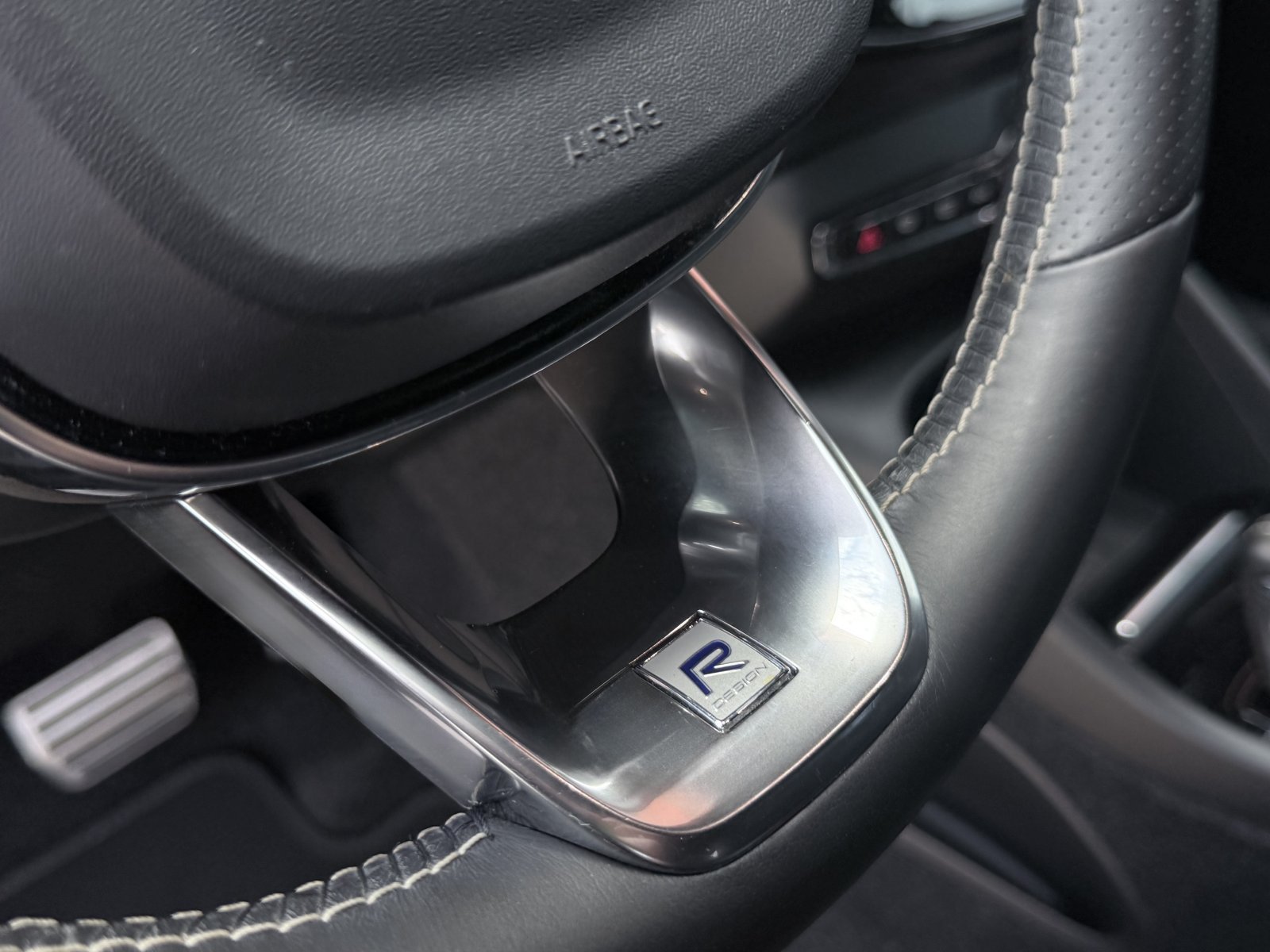 Volvo XC40 D4 R-Design+Business-Paket Pro+Licht-Paket