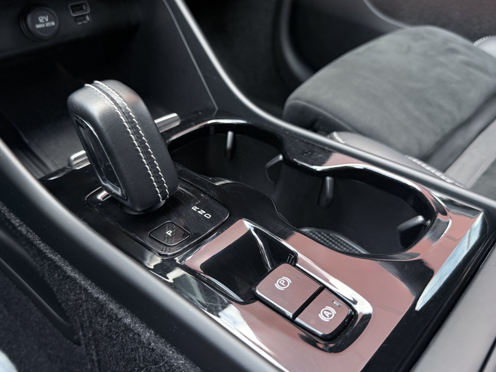 Volvo XC40 D4 R-Design+Business-Paket Pro+Licht-Paket