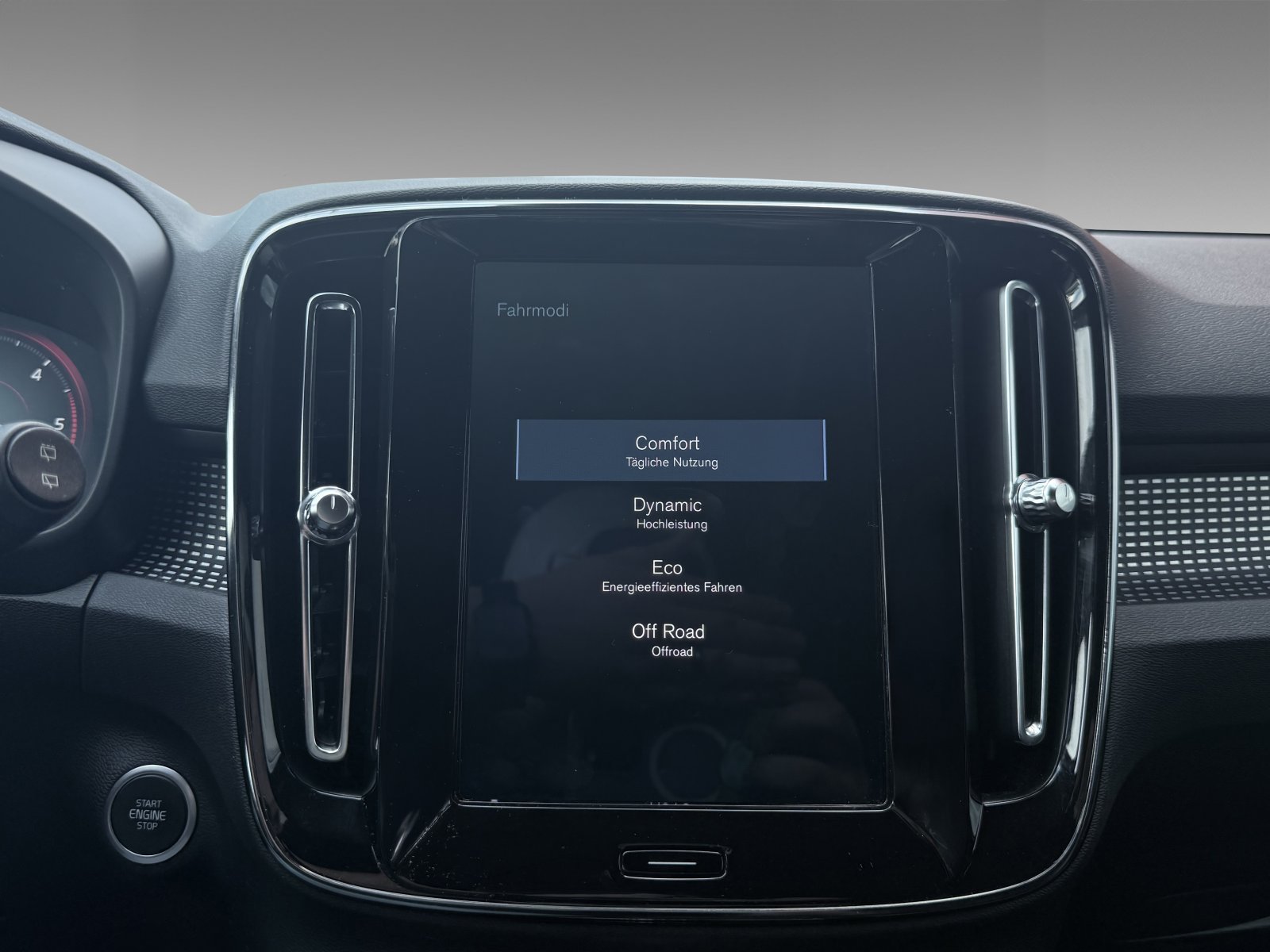 Volvo XC40 D4 R-Design+Business-Paket Pro+Licht-Paket