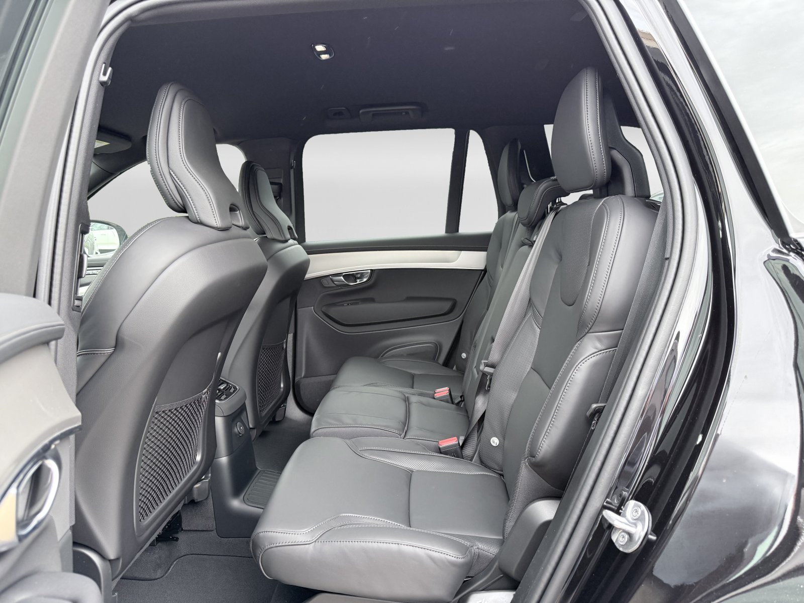 Volvo XC90 T8 Plus Black Edition+AHK+HK+4-Zonen-Klima+Keyless