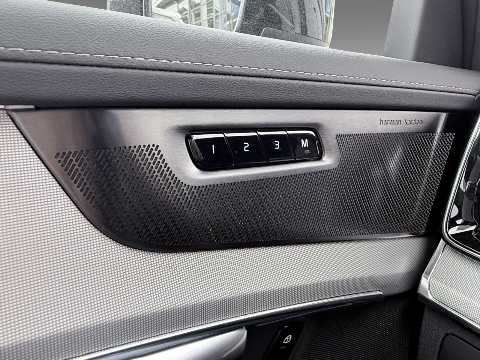 Volvo XC90 T8 Plus Black Edition+AHK+HK+4-Zonen-Klima+Keyless