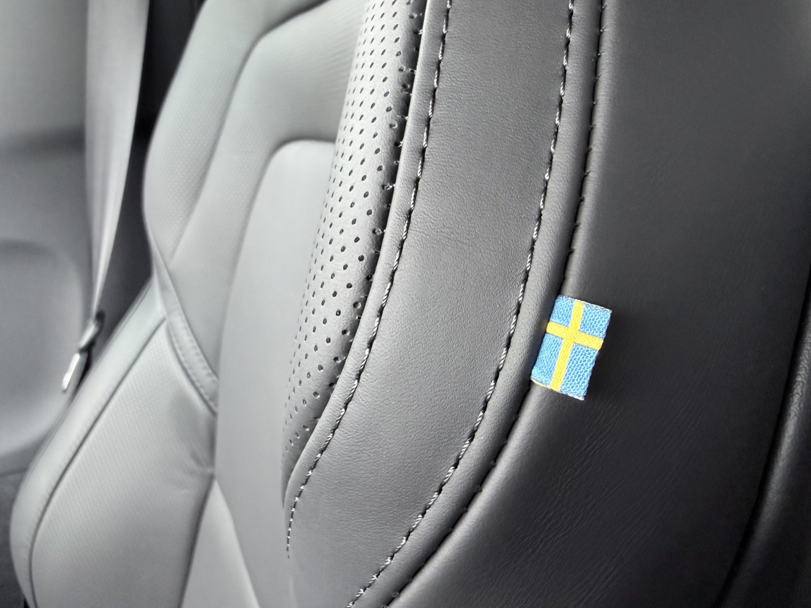 Volvo XC90 T8 Plus Black Edition+AHK+HK+4-Zonen-Klima+Keyless