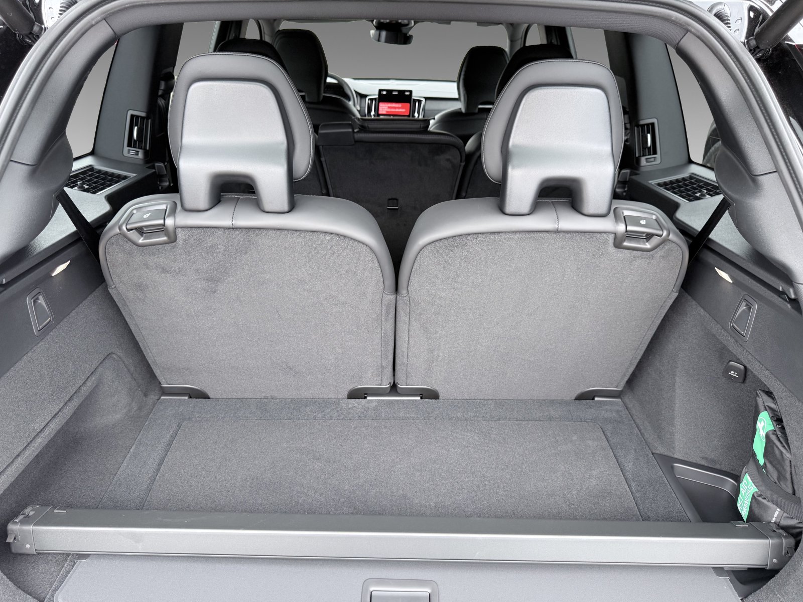 Volvo XC90 T8 Plus Black Edition+AHK+HK+4-Zonen-Klima+Keyless