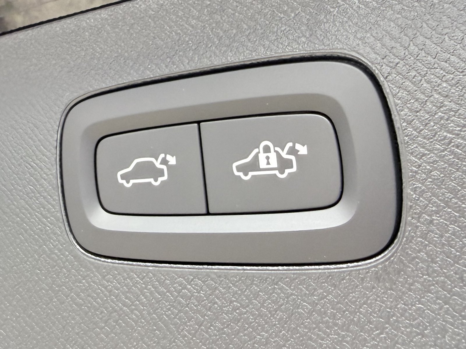 Volvo XC90 T8 Plus Black Edition+AHK+HK+4-Zonen-Klima+Keyless
