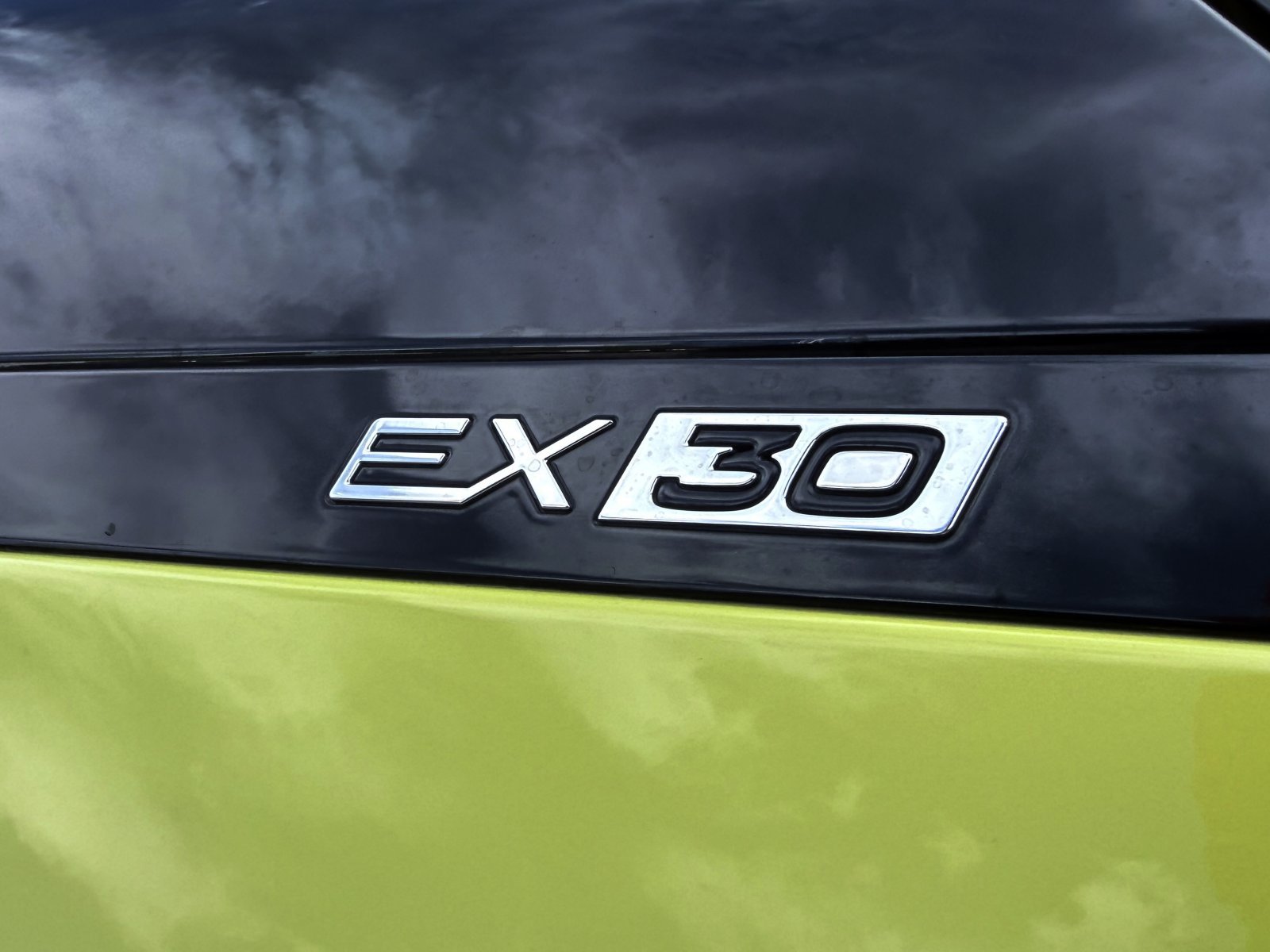 Volvo EX30 Single Motor Extended Range Plus+LED+HK+Totwinkel+Winter-Paket