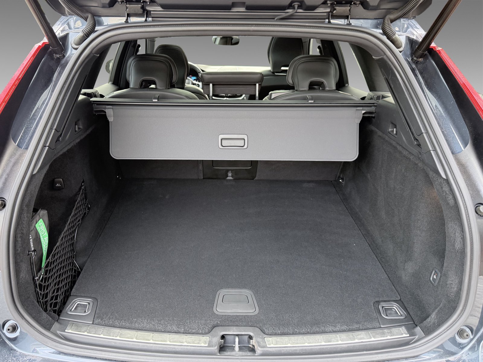 Volvo XC60 B4 Plus Dark AWD+360°+AHK+ACC+Business-Paket+HK+Panorama