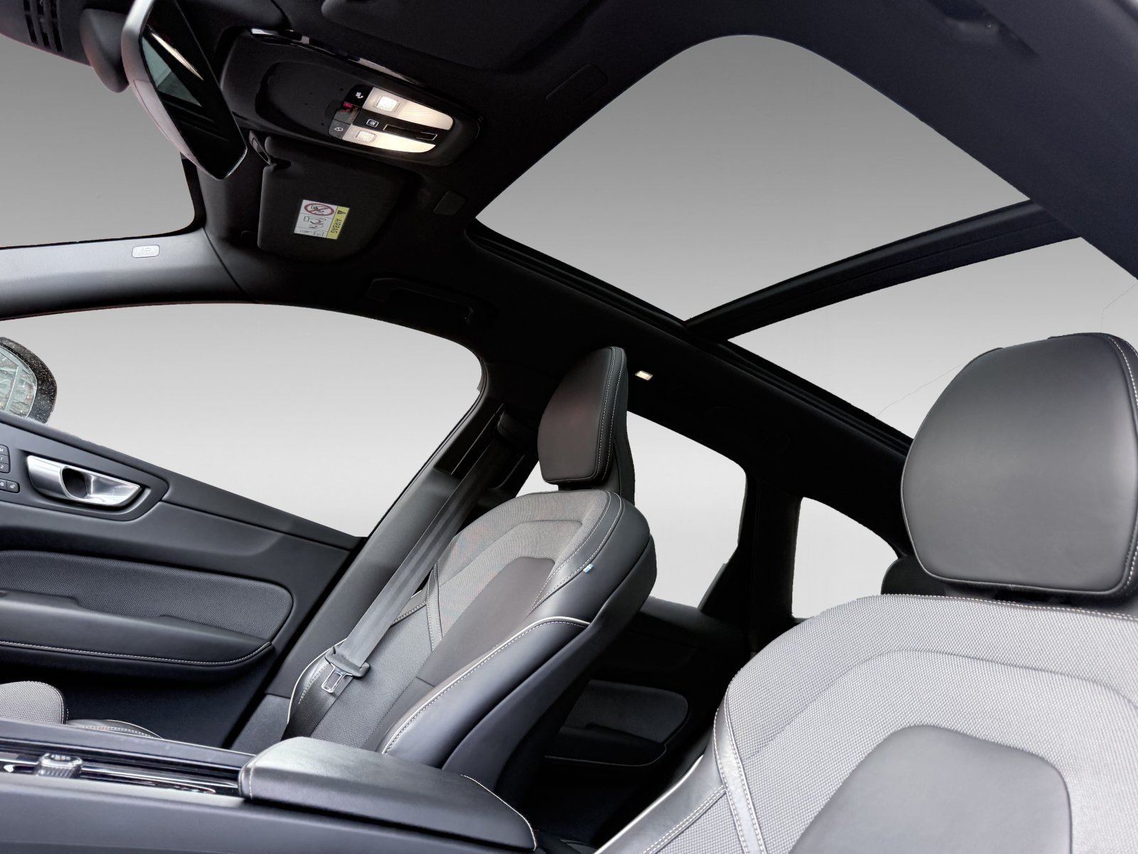 Volvo XC60 B4 Plus Dark AWD+360°+AHK+ACC+Business-Paket+HK+Panorama