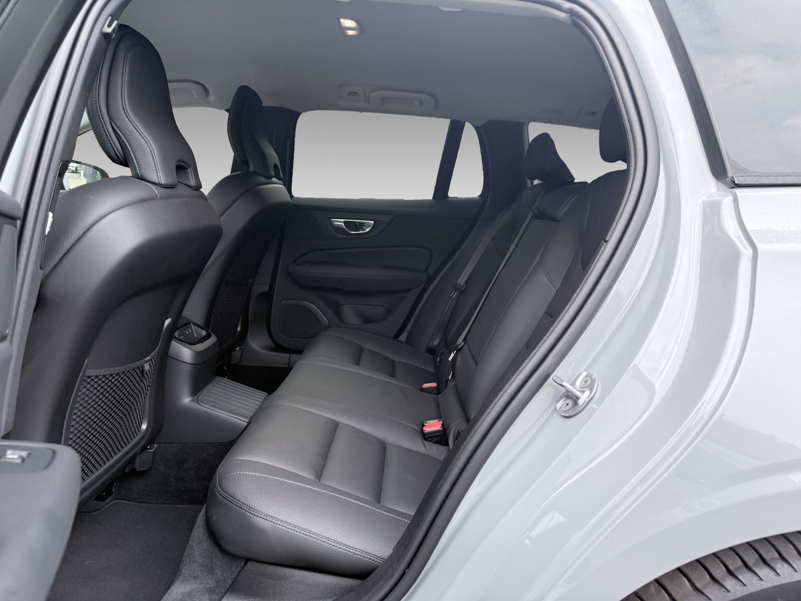 Volvo V60 T8 Plus Dark+Business-Paket+360°+ACC+Voll-LED