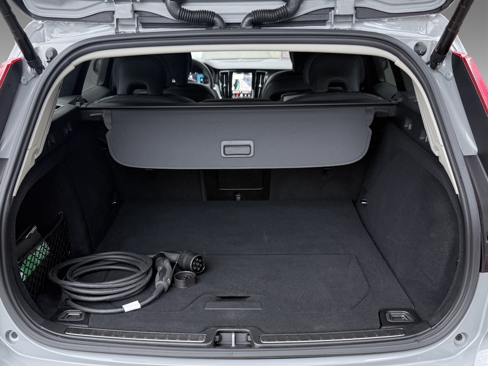 Volvo V60 T8 Plus Dark+Business-Paket+360°+ACC+Voll-LED