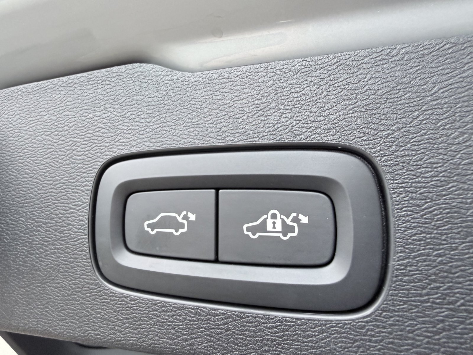 Volvo V60 T8 Plus Dark+Business-Paket+360°+ACC+Voll-LED