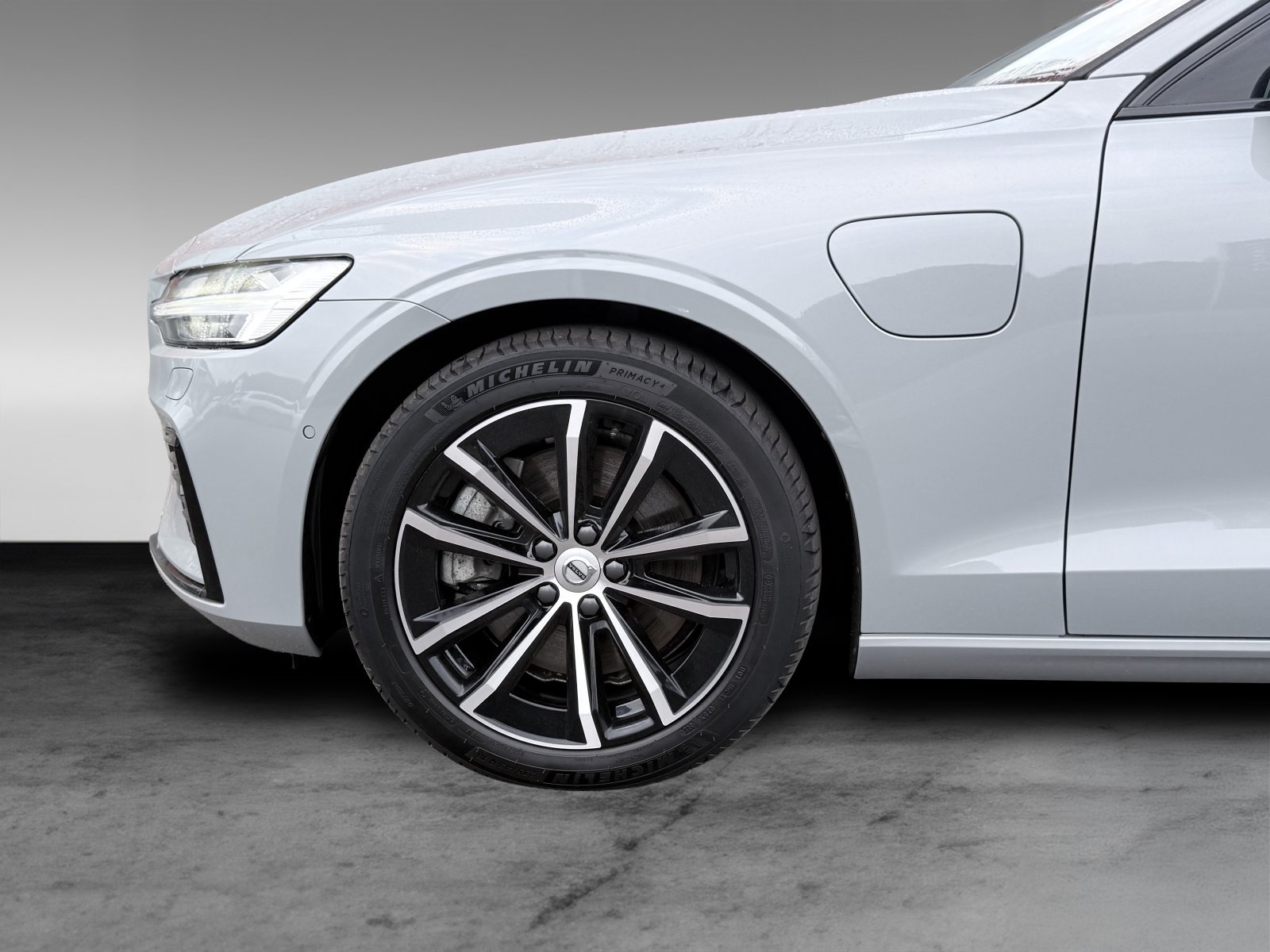 Volvo V60 T8 Plus Dark+Business-Paket+360°+ACC+Voll-LED