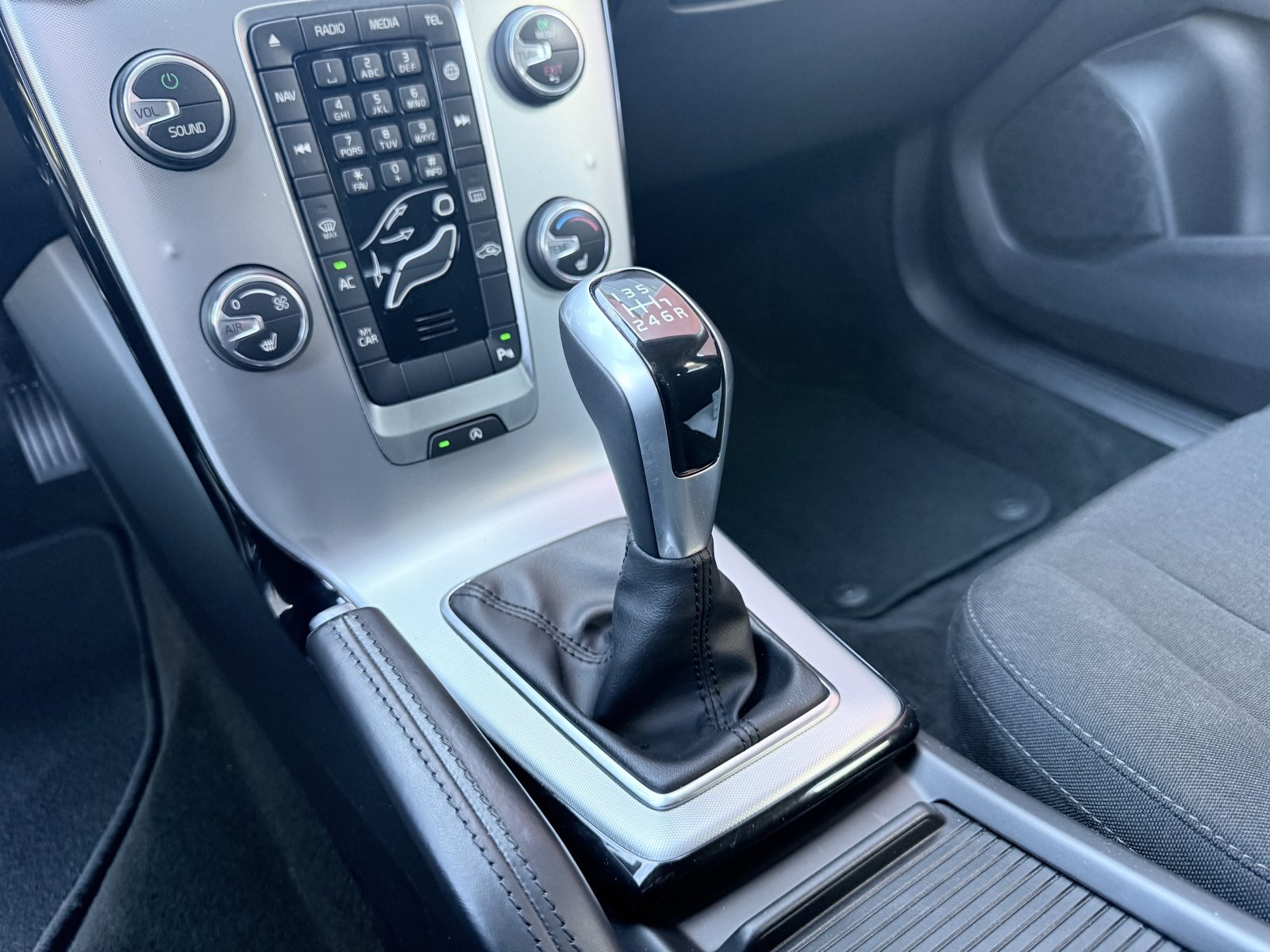 Volvo V40 D2 Linje You!+LED+Keyless+Lederlenkrad