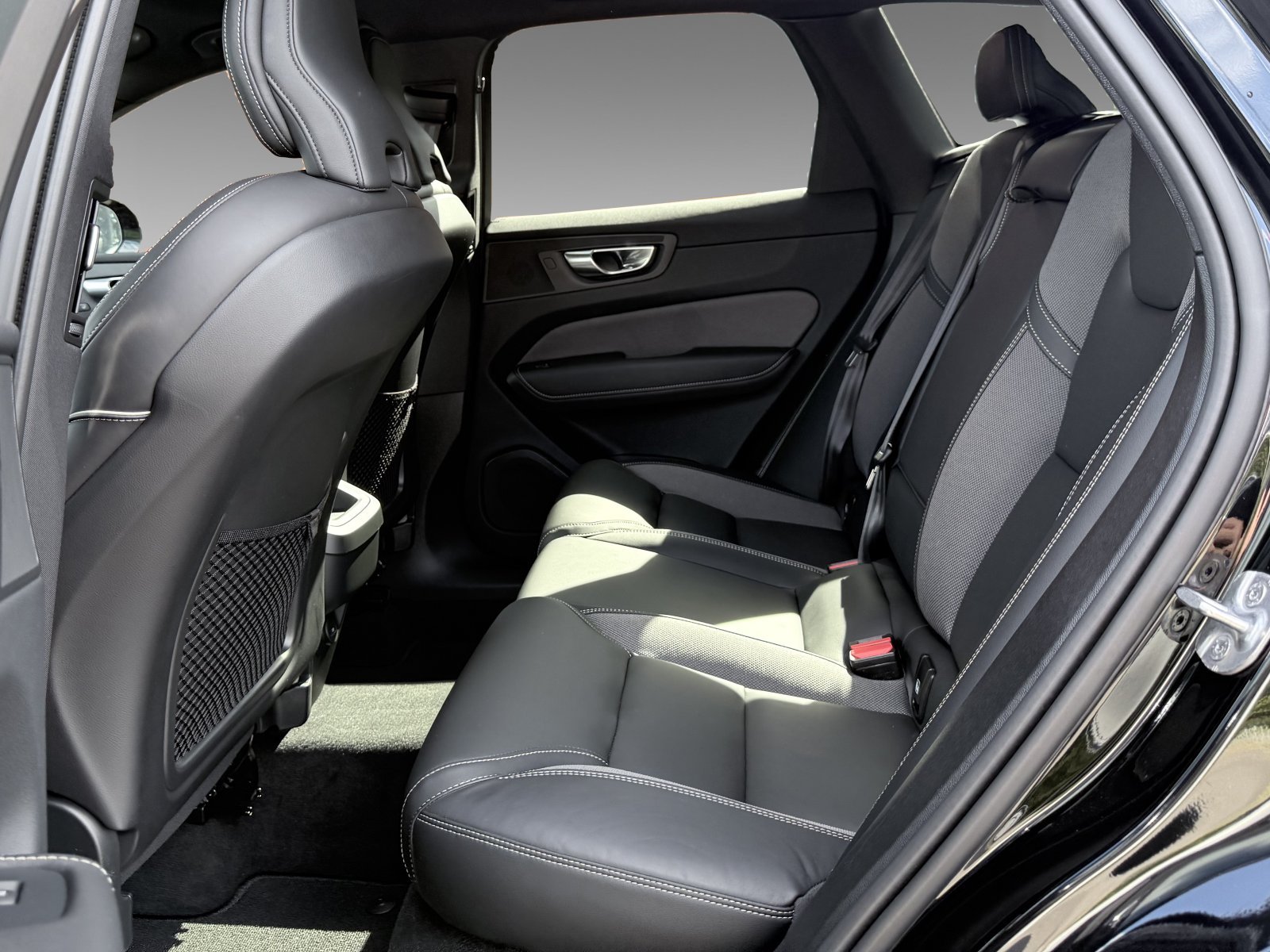 Volvo XC60 B4 Plus Dark+AHK+Business-Paket+Standheizung