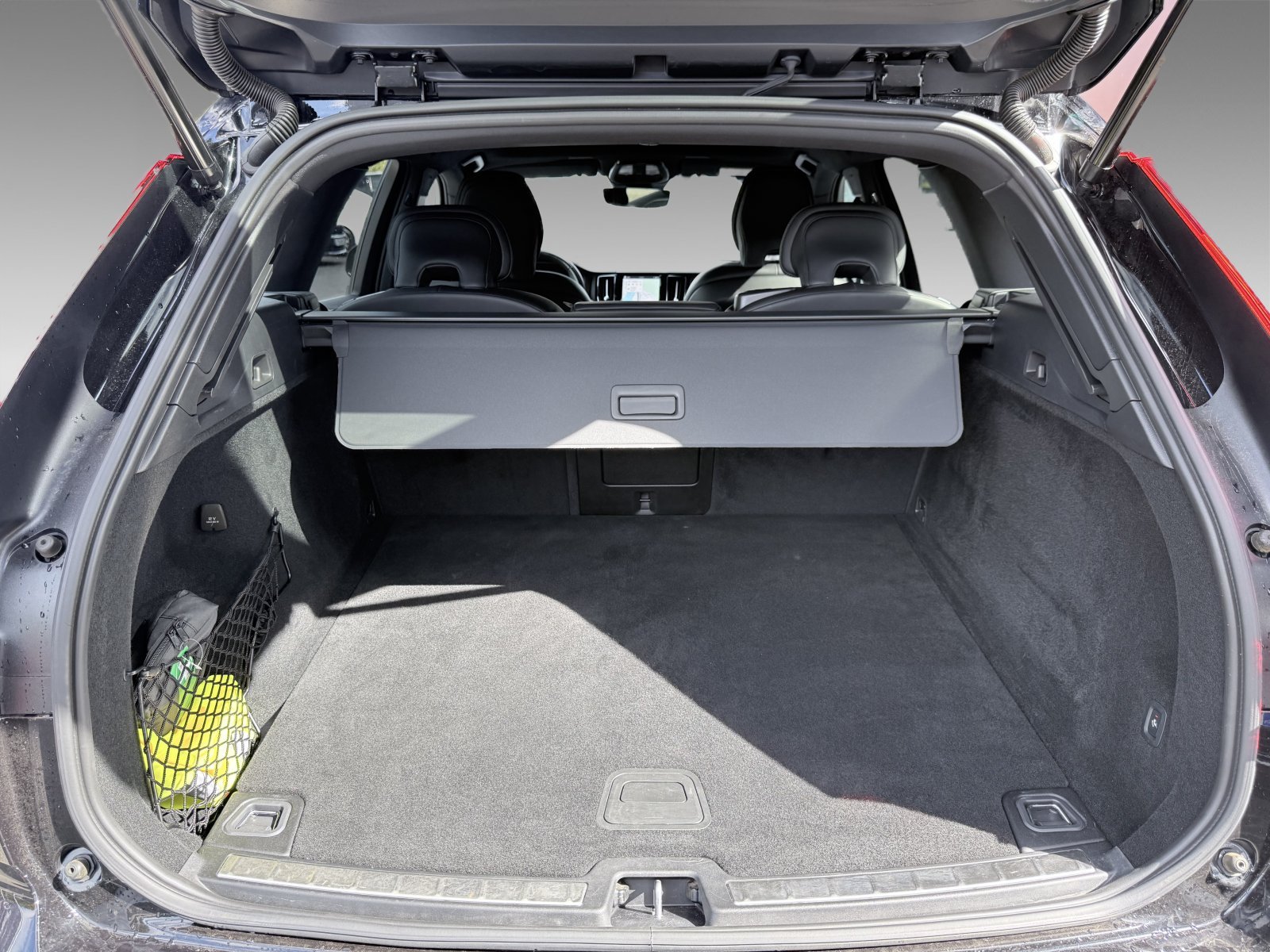 Volvo XC60 B4 Plus Dark+AHK+Business-Paket+Standheizung