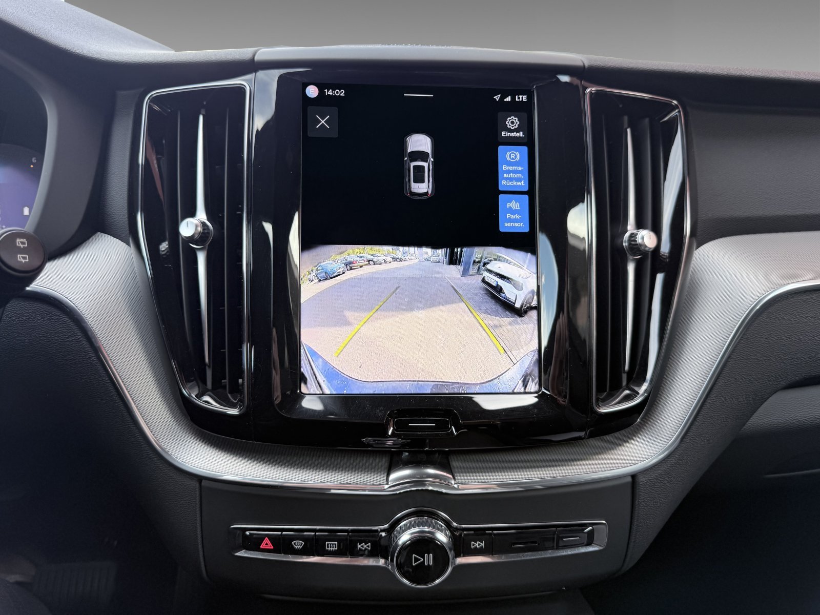 Volvo XC60 B4 Plus Dark+AHK+Business-Paket+Standheizung