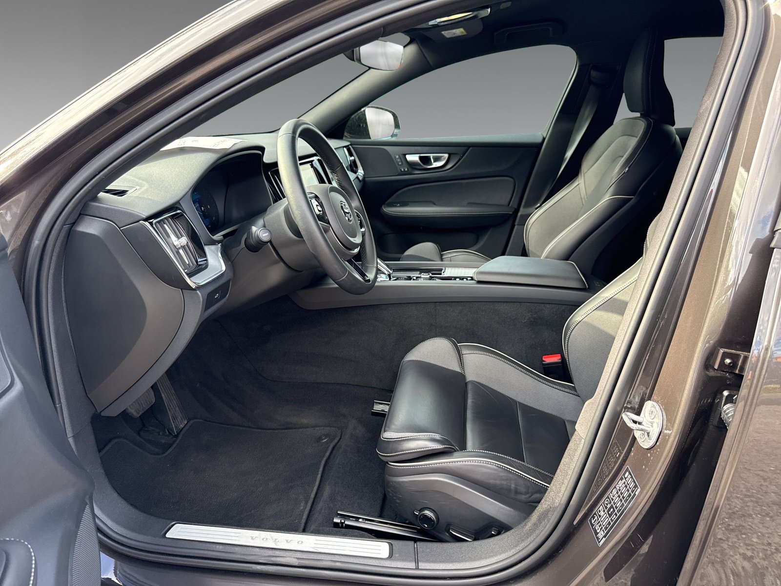 Volvo V60 B4 Plus Dark+Standheizung+Orrefors+Keyless